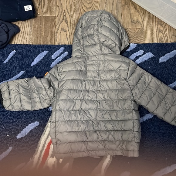 Great condition thin puffer babyGap coat in size 12 to 18 months - Picture 3 of 3